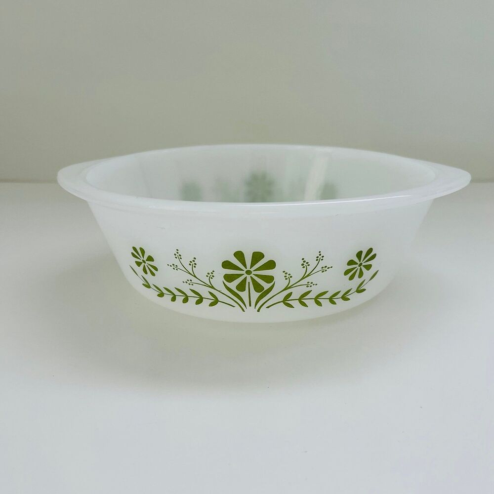 GLASBAKE White Milk Glass Green Daisy Floral Round Casserole Baking Dish 2 Qt
